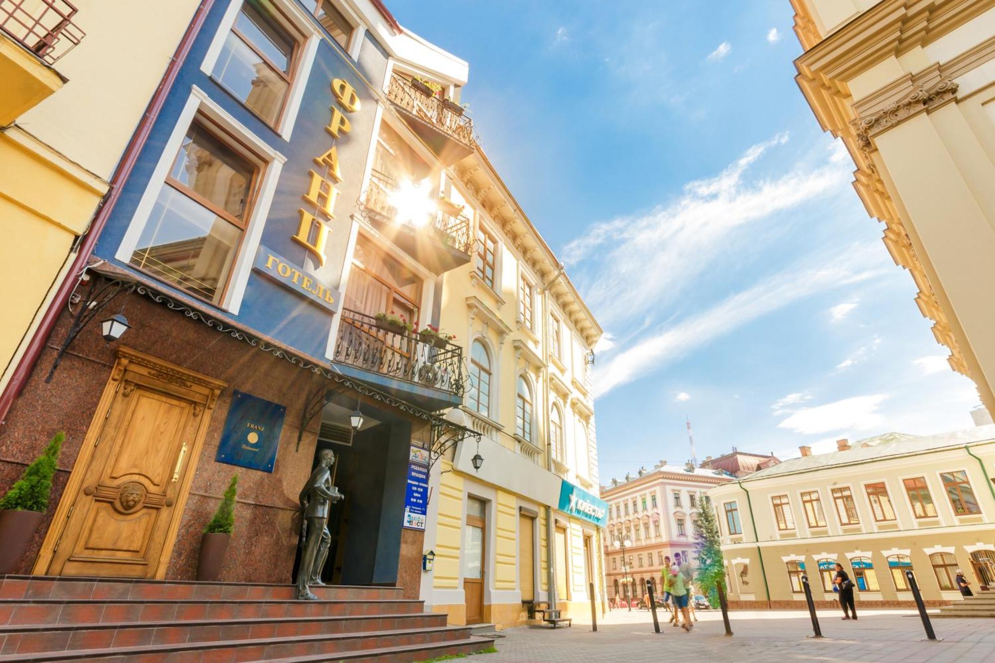 Franz Hotel&Restaurant イヴァーノ＝フランキーウシク エクステリア 写真